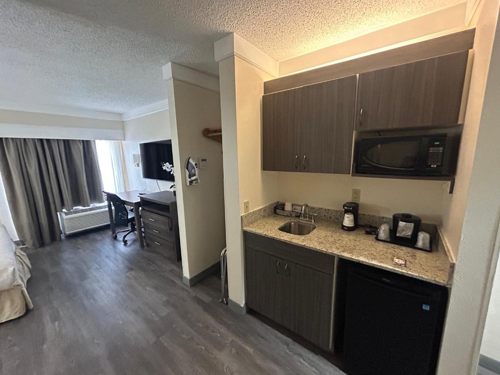Airport Inn Fort Myers Bagian luar foto