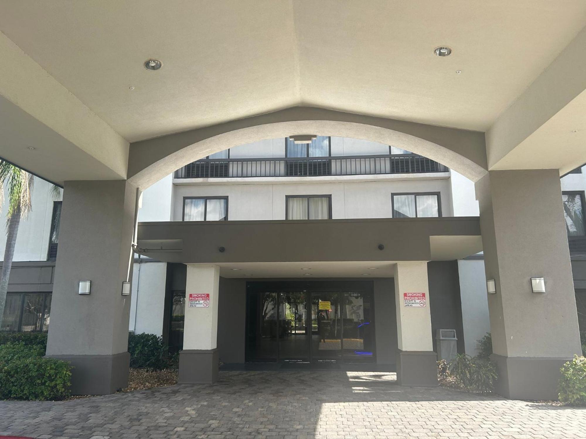 Airport Inn Fort Myers Bagian luar foto